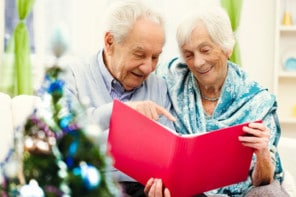 4 Ways to Help Seniors with Alzheimer’s Enjoy the Holidays