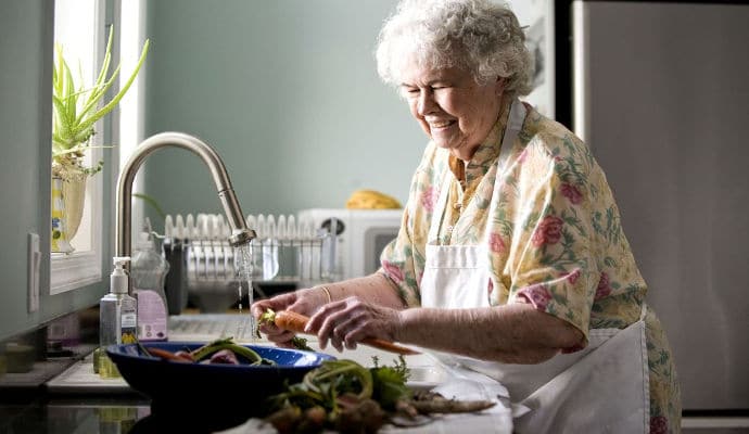 10 Kitchen Aids for Seniors Safely Increase Independence – DailyCaring