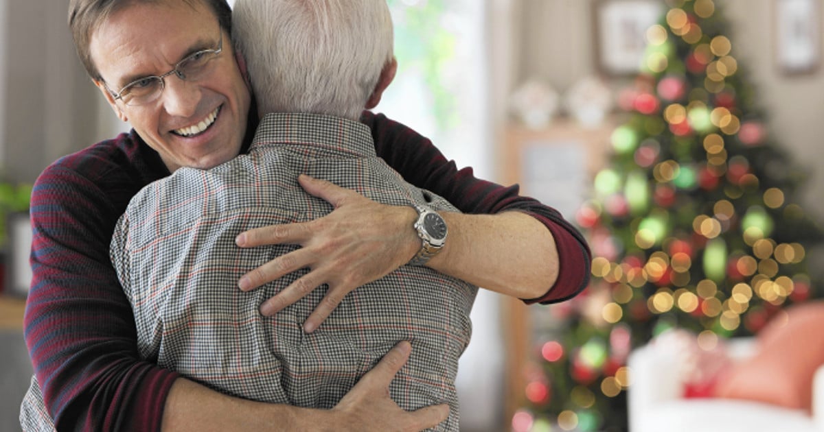 3 Tips For Celebrating Holidays With Seniors In Assisted Living Dailycaring - Nursing Home Christmas Decorating Ideas