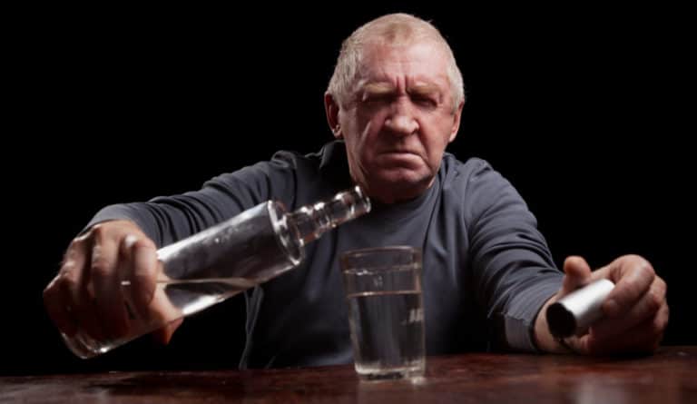 Get useful tips to reduce symptoms and behaviors of alcohol abuse and dementia