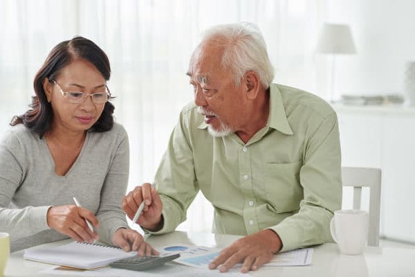 Use 5 essential tips for helping aging parents with finances to reduce their defensiveness