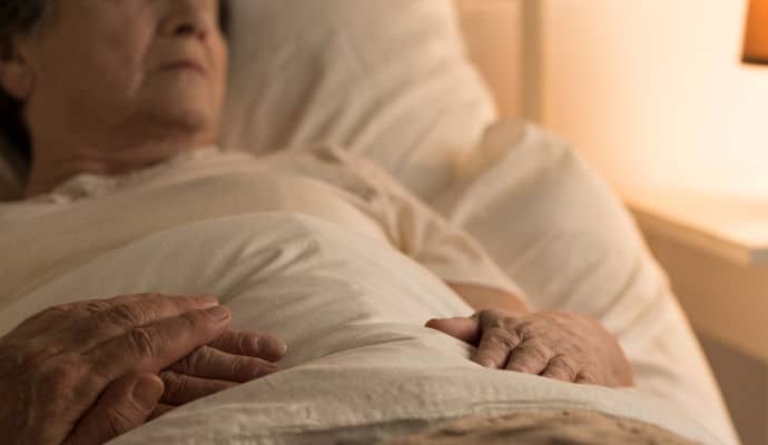 6 hygiene tips help you keep bedridden seniors healthy and comfortable