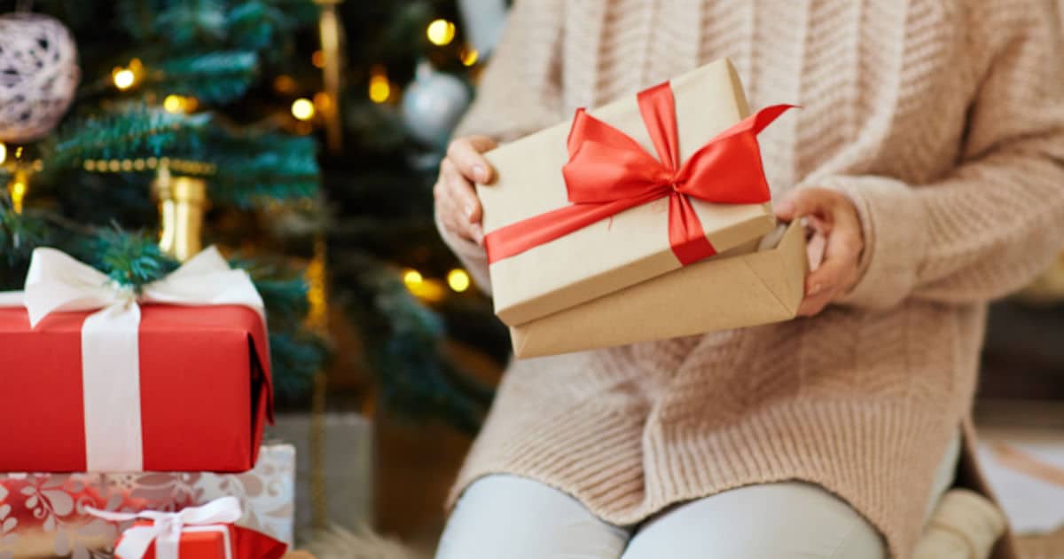 Top 12 Holiday Gifts To Delight Your Elderly Loved Ones