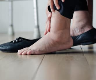 What causes ankles and legs to swell and how to get rid of swollen ankles and legs in seniors