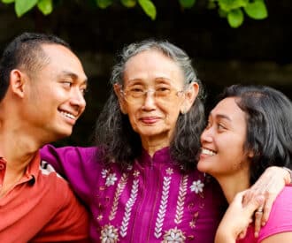 4 challenges of siblings caring for elderly parents and 5 tips for navigating these complex situations