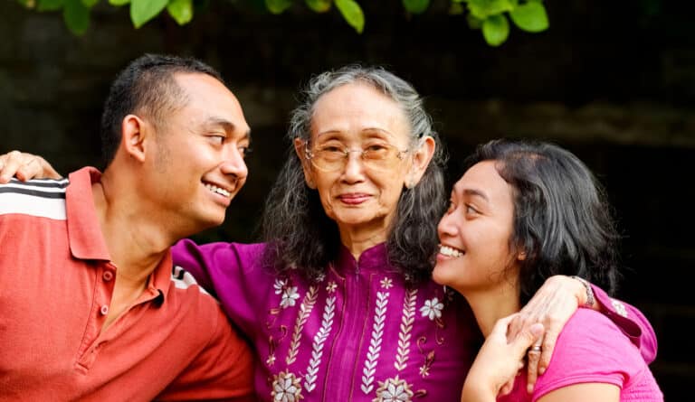 4 challenges of siblings caring for elderly parents and 5 tips for navigating these complex situations